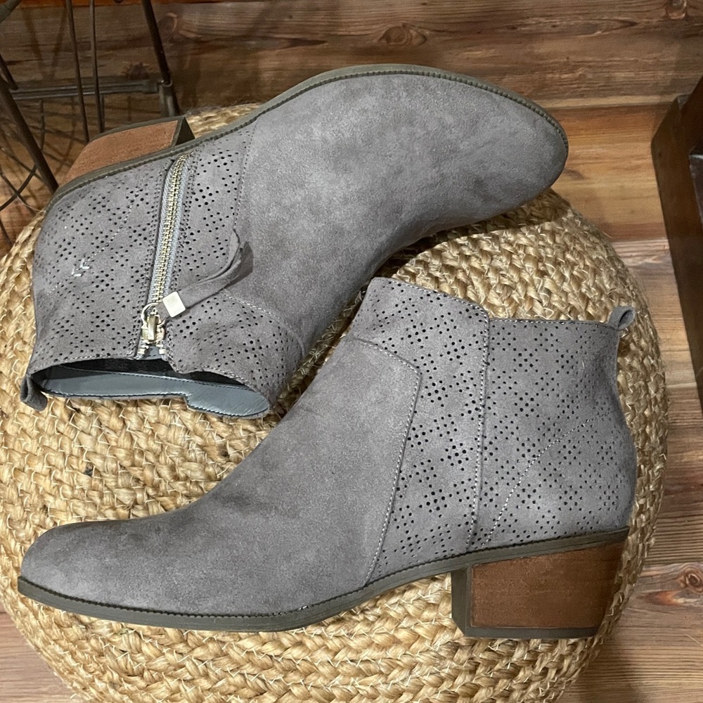 DR. SCHOLL’S Perforated Gray Ankle Booties Sz 11 - Picture 8 of 12